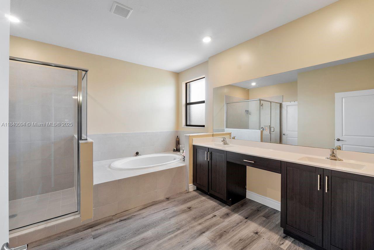 Homestead, Florida, 33032, United States, 5 Bedrooms Bedrooms, ,4 BathroomsBathrooms,Residential,For Sale,1896086
