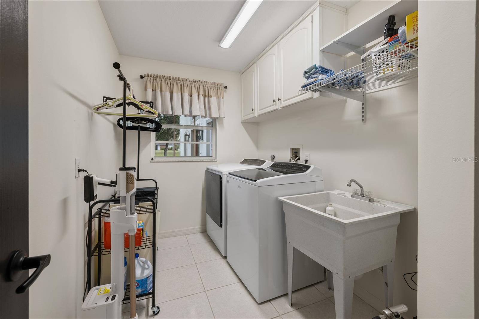 Deland, Florida, 32720, United States, 5 Bedrooms Bedrooms, ,3 BathroomsBathrooms,Residential,For Sale,2048830