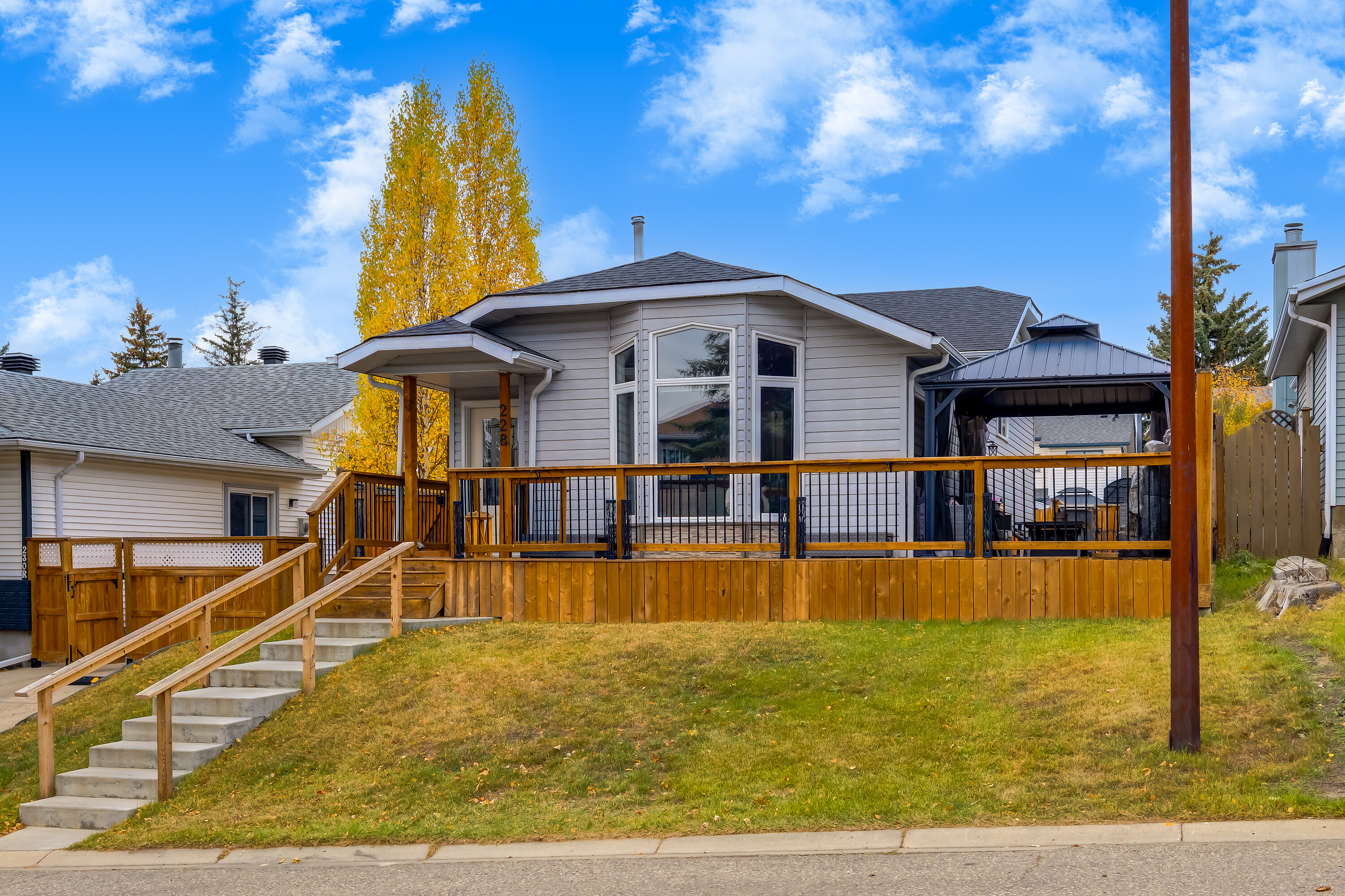 228 Deer Ridge Place SE - 物件實景