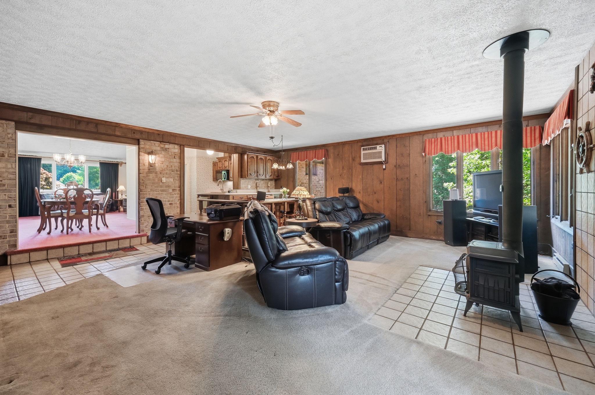 Fairfax, Virginia, 22032, United States, 4 Bedrooms Bedrooms, ,3 BathroomsBathrooms,Residential,For Sale,2048282