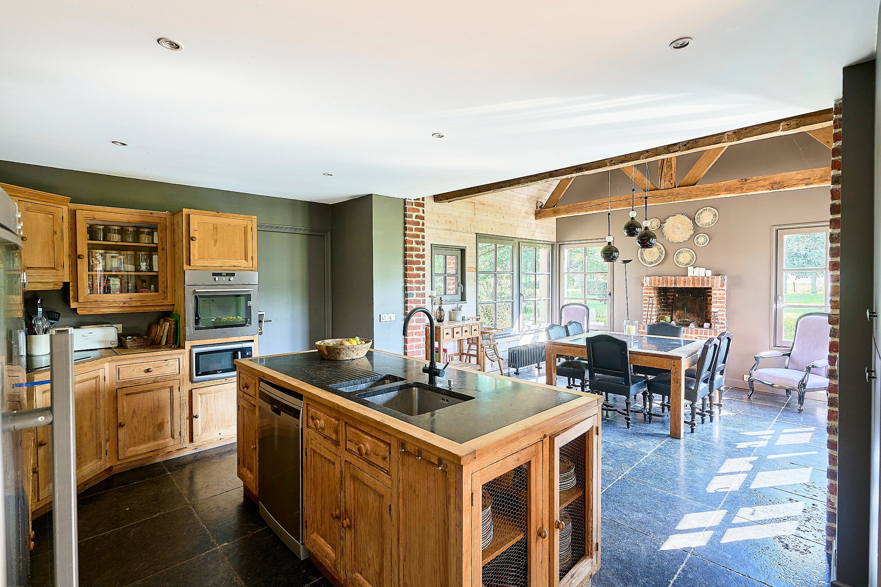  Substantial Property in Roncq Centre Ville - 300m² Living Space on 10,000m² Land - 物件實景