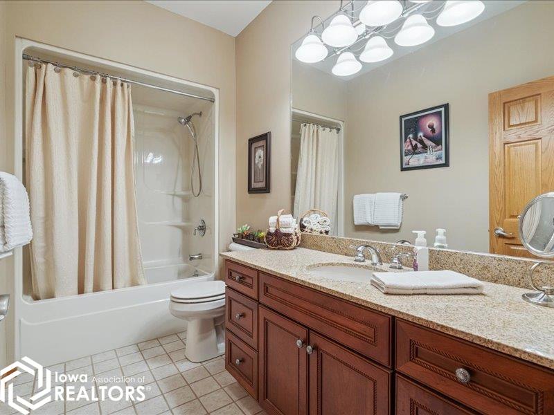 West Burlington, Iowa, 52655, United States, 4 Bedrooms Bedrooms, ,4 BathroomsBathrooms,Residential,For Sale,1982089