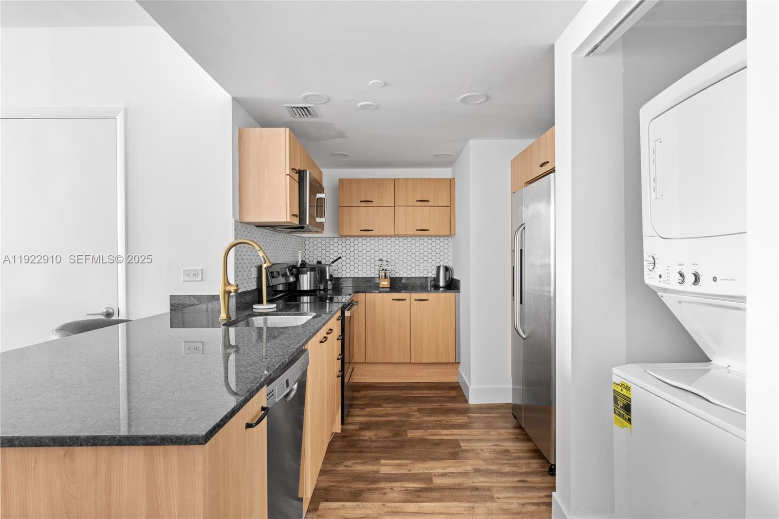 Miami, Florida, 33130, United States, 2 Bedrooms Bedrooms, ,2 BathroomsBathrooms,Residential,For Sale,2000565