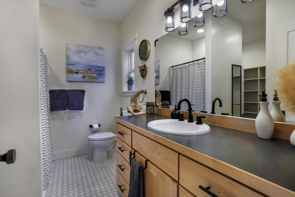 Bellevue, Idaho, 83313, United States, 4 Bedrooms Bedrooms, ,3 BathroomsBathrooms,Residential,For Sale,1989218