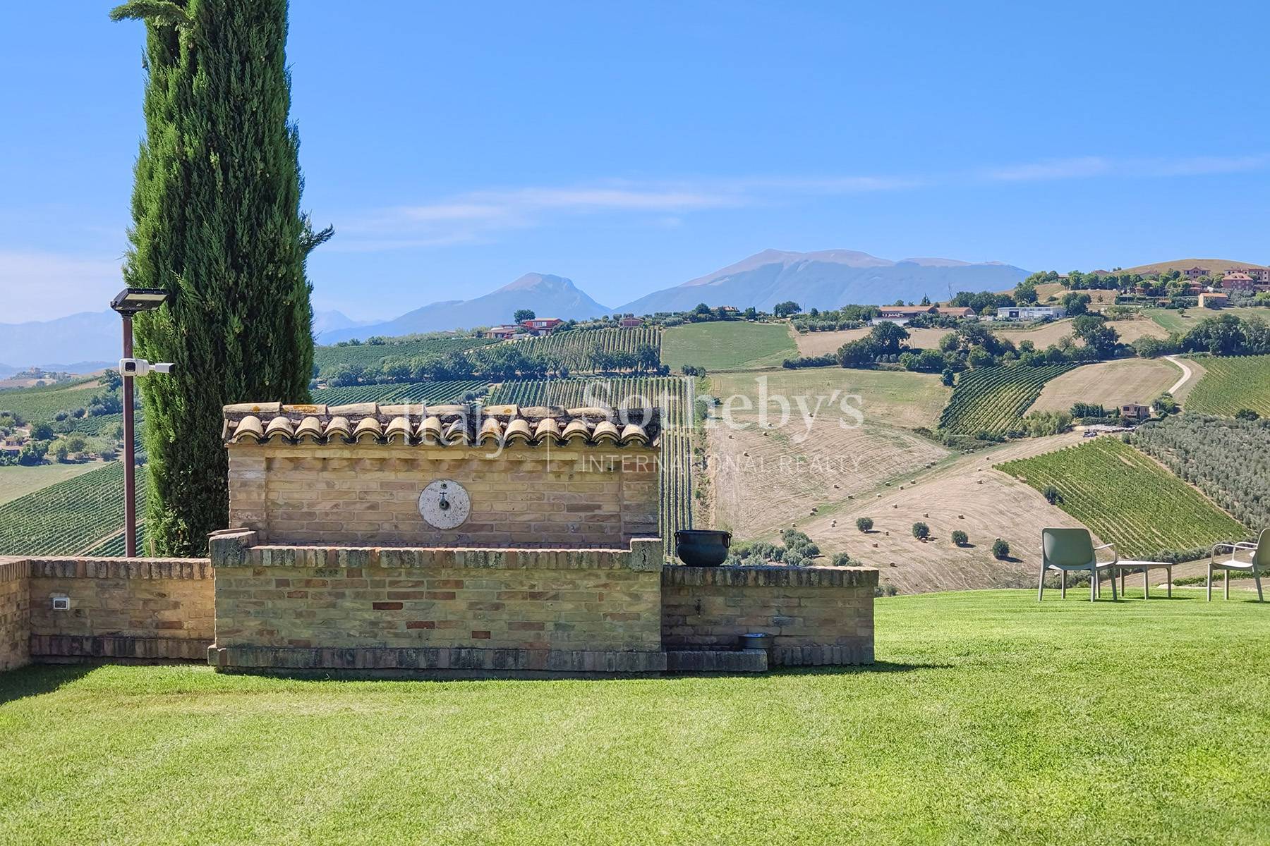 Country estate with vineyards and pool in Le Marche - 物件實景
