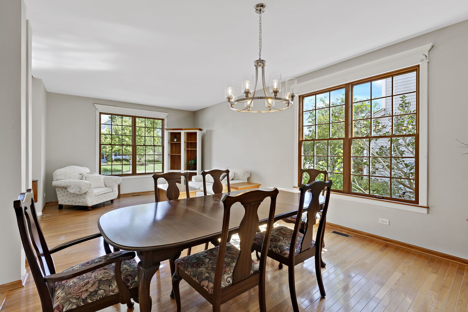320 Courtland Drive, South Elgin, Illinois, 60177, United States, 5 Bedrooms Bedrooms, ,3 BathroomsBathrooms,Residential,For Sale,320 Courtland Drive,1662945