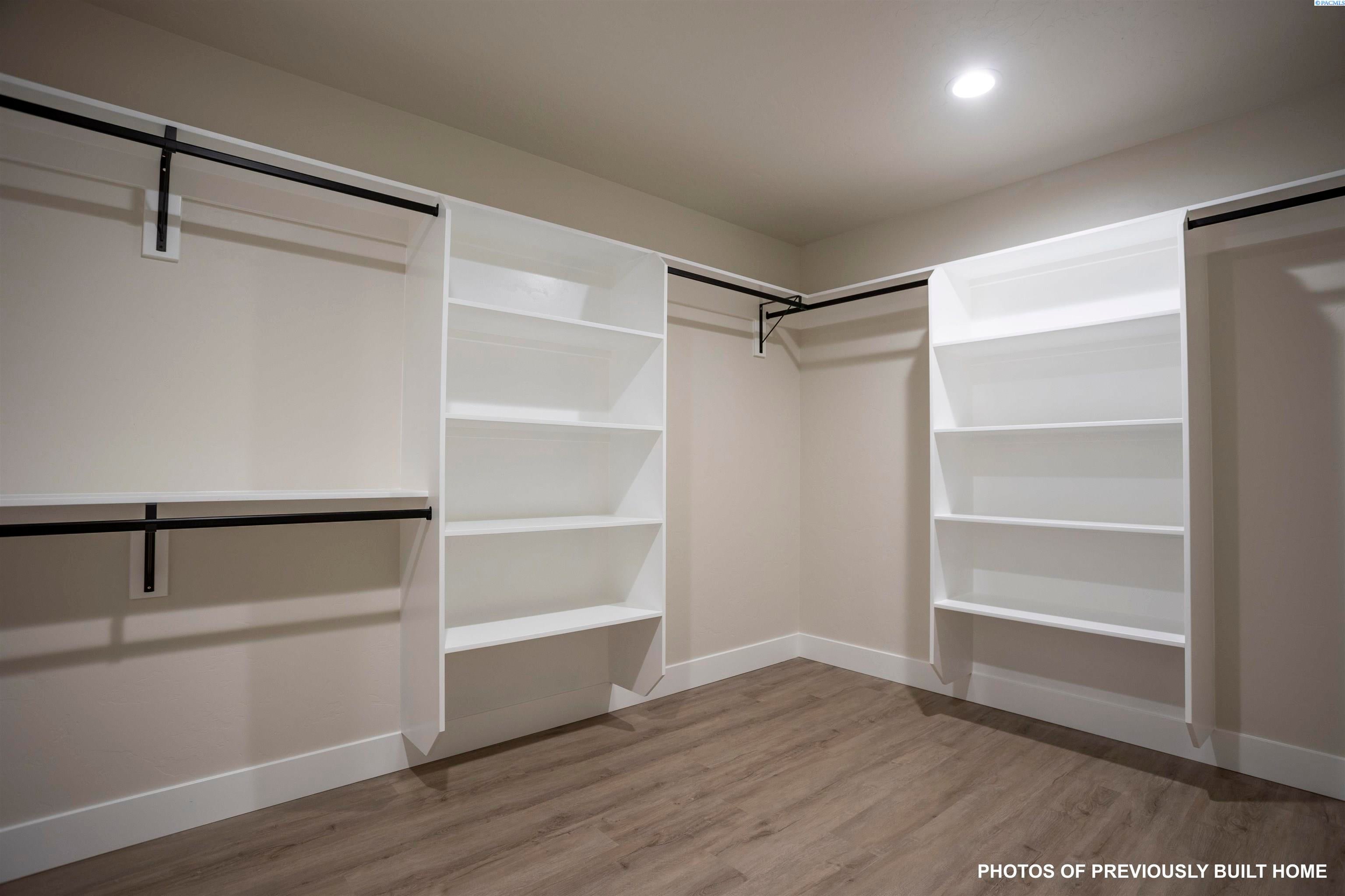 Richland, Washington, 99352, United States, 4 Bedrooms Bedrooms, ,2 BathroomsBathrooms,Residential,For Sale,1980834