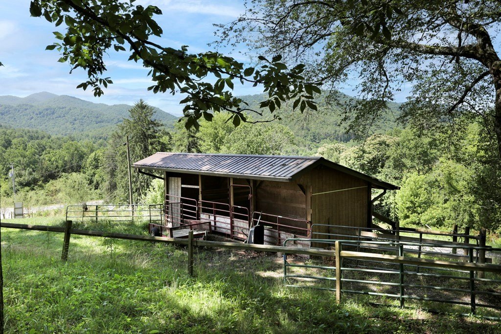 Hayesville, North Carolina, 28904, United States, 3 Bedrooms Bedrooms, ,2 BathroomsBathrooms,Residential,For Sale,1938429