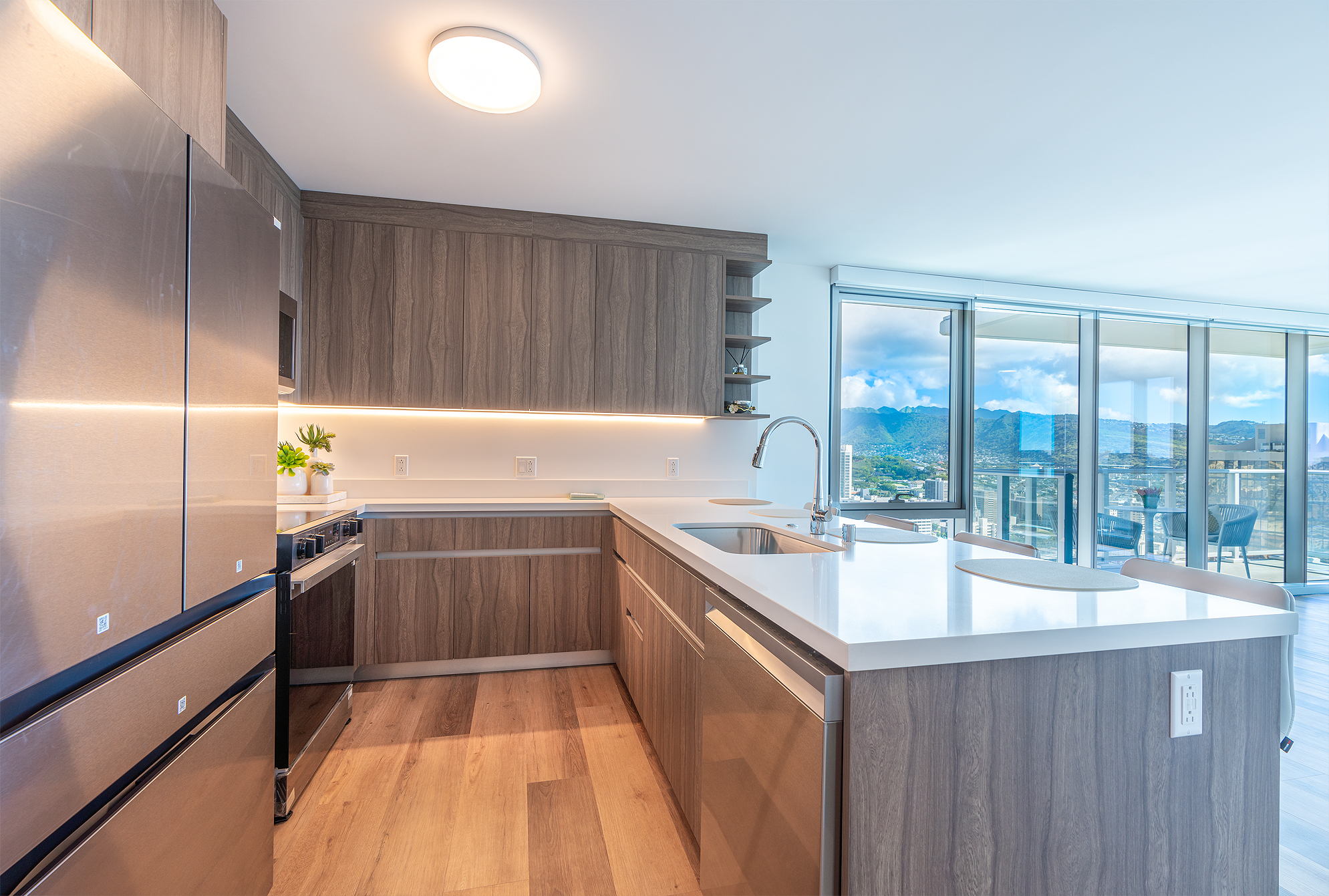 Honolulu, Hawaii, 96814, United States, 2 Bedrooms Bedrooms, ,2 BathroomsBathrooms,Residential,For Sale,2005492