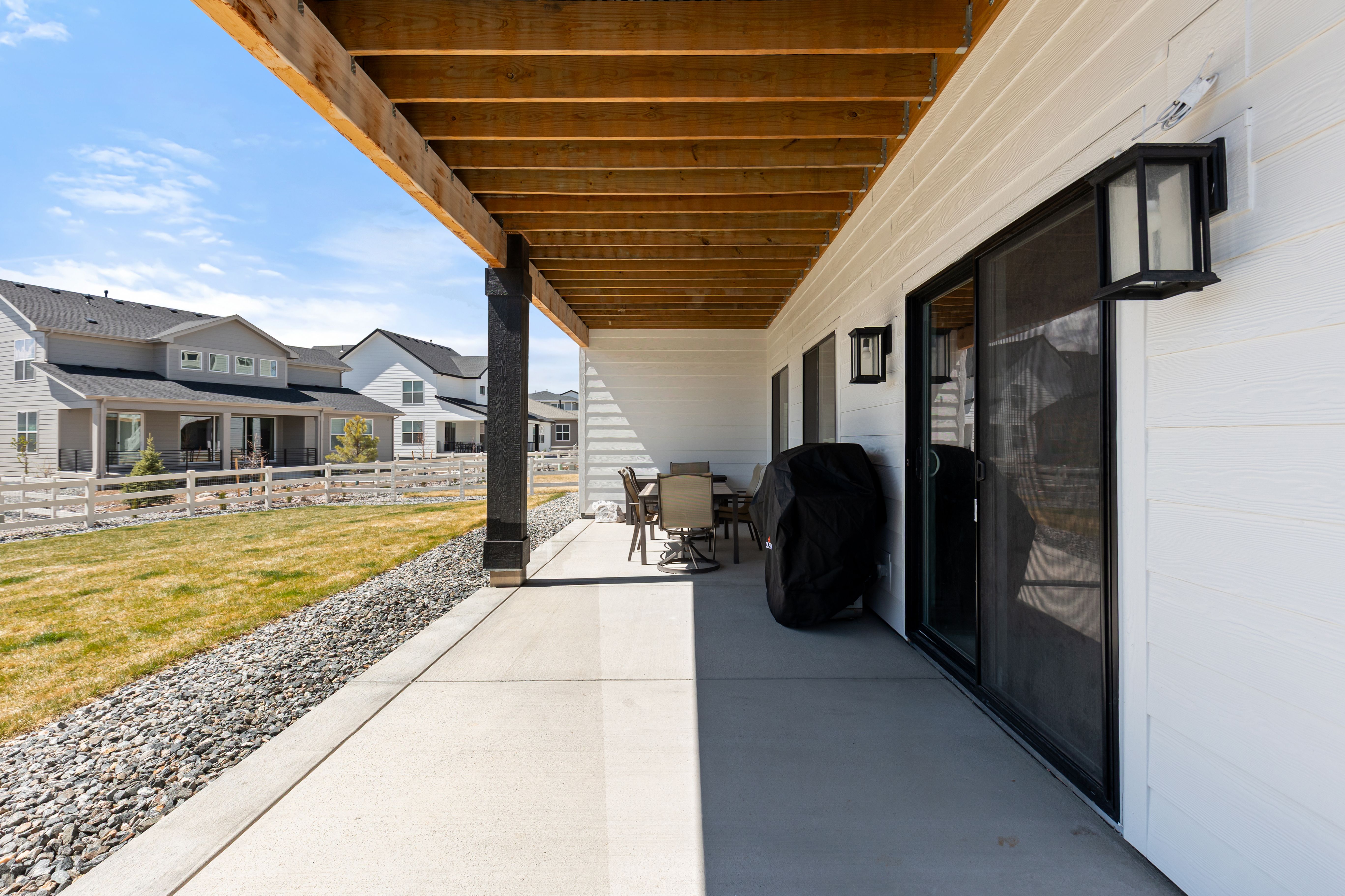  Skip the build time and step straight into 5932 Los Olivas Point - 物件實景