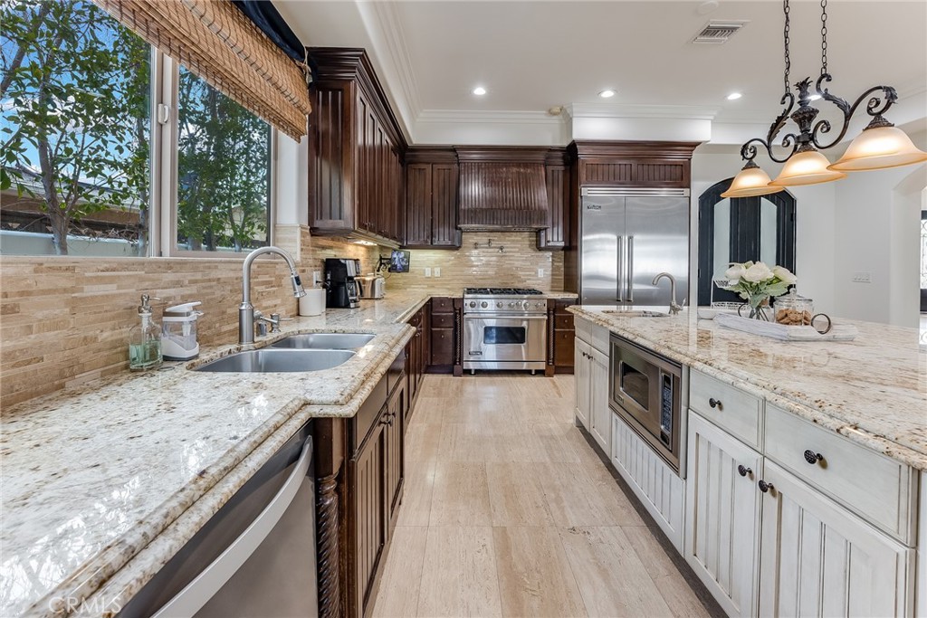 Woodland Hills, California, 91367, United States, 5 Bedrooms Bedrooms, ,6 BathroomsBathrooms,Residential,For Sale,1861197