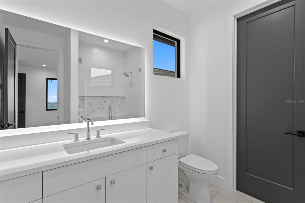 St Petersburg, Florida, 33703, United States, 5 Bedrooms Bedrooms, ,6 BathroomsBathrooms,Residential,For Sale,1856126