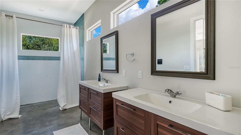 Sarasota, Florida, 34240, United States, 4 Bedrooms Bedrooms, ,4 BathroomsBathrooms,Residential,For Sale,1987822