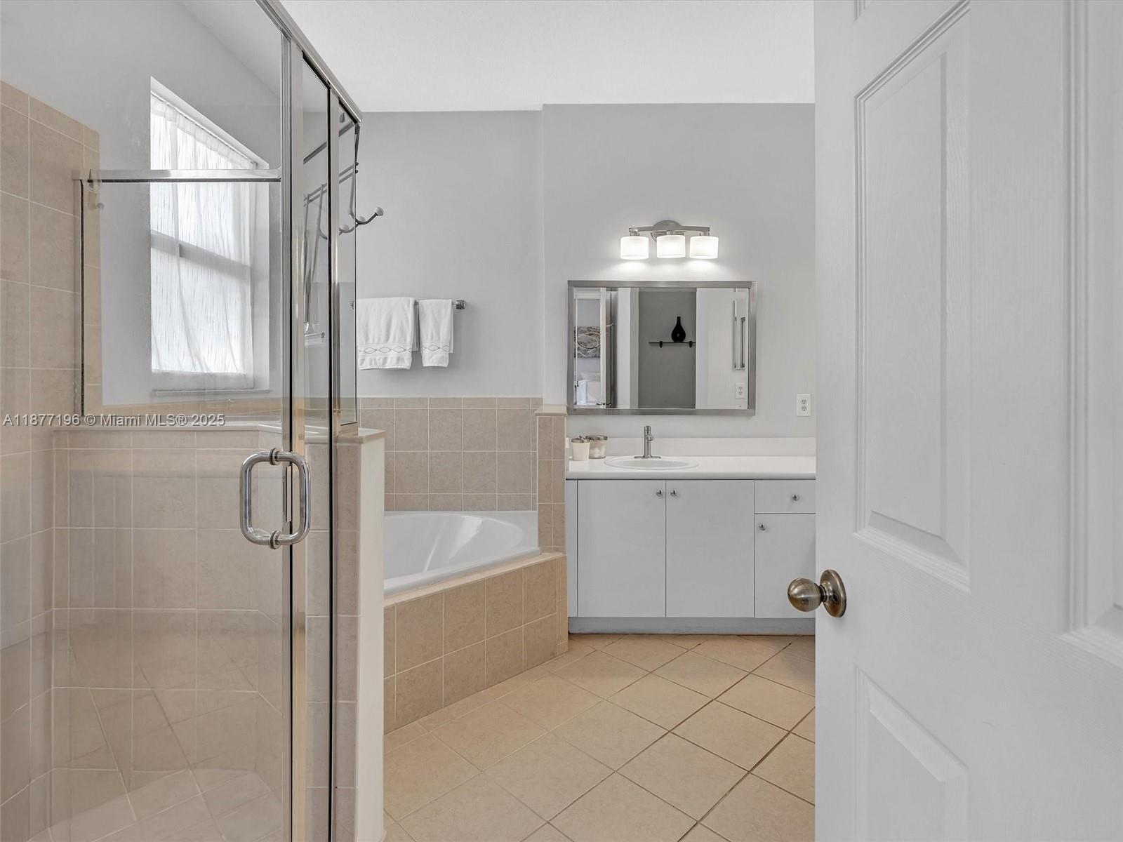 Miami, Florida, 33186, United States, 3 Bedrooms Bedrooms, ,3 BathroomsBathrooms,Residential,For Sale,1949094