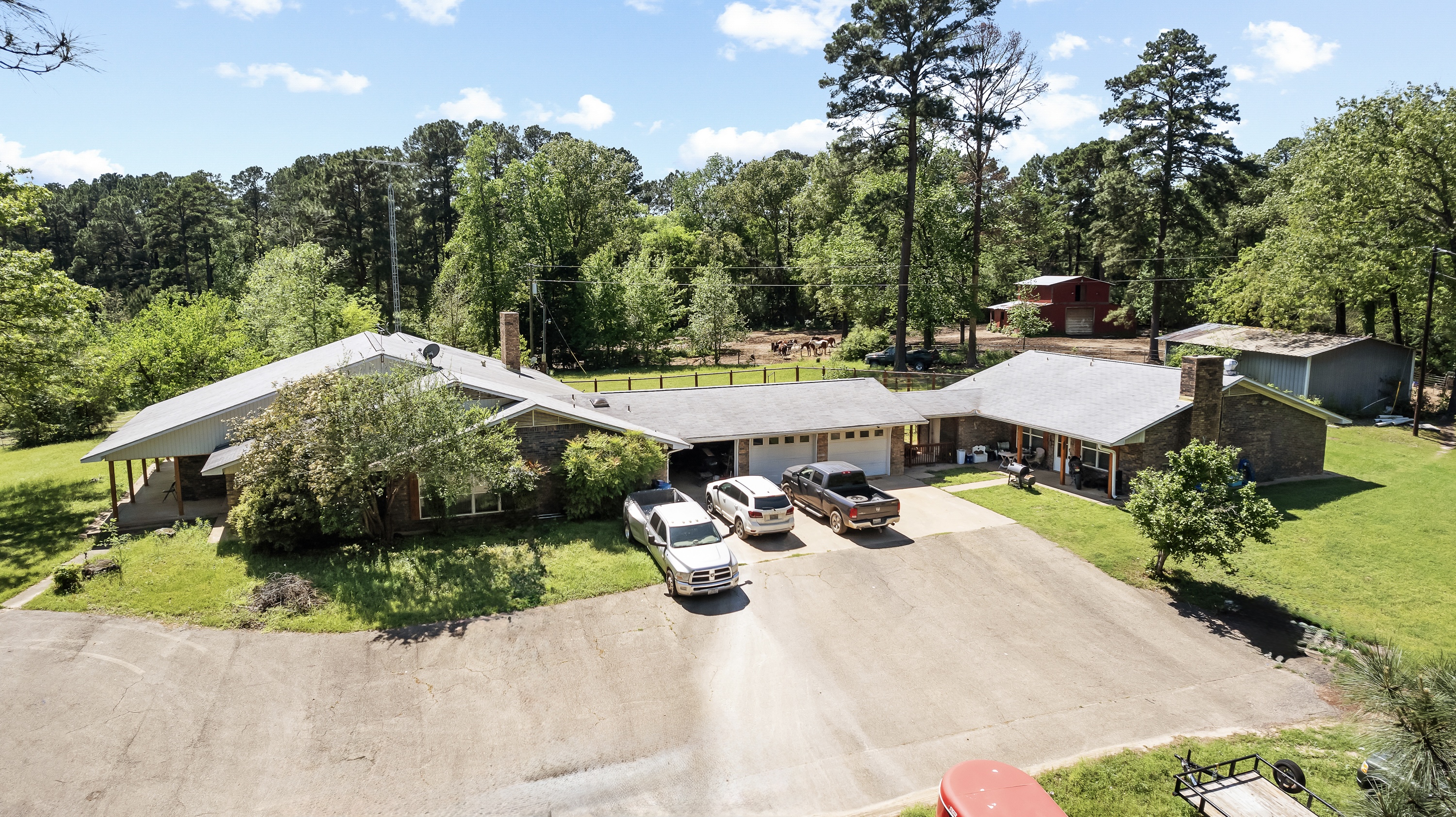 Henderson, Texas, 75652, United States, 6 Bedrooms Bedrooms, ,5 BathroomsBathrooms,Residential,For Sale,1920809