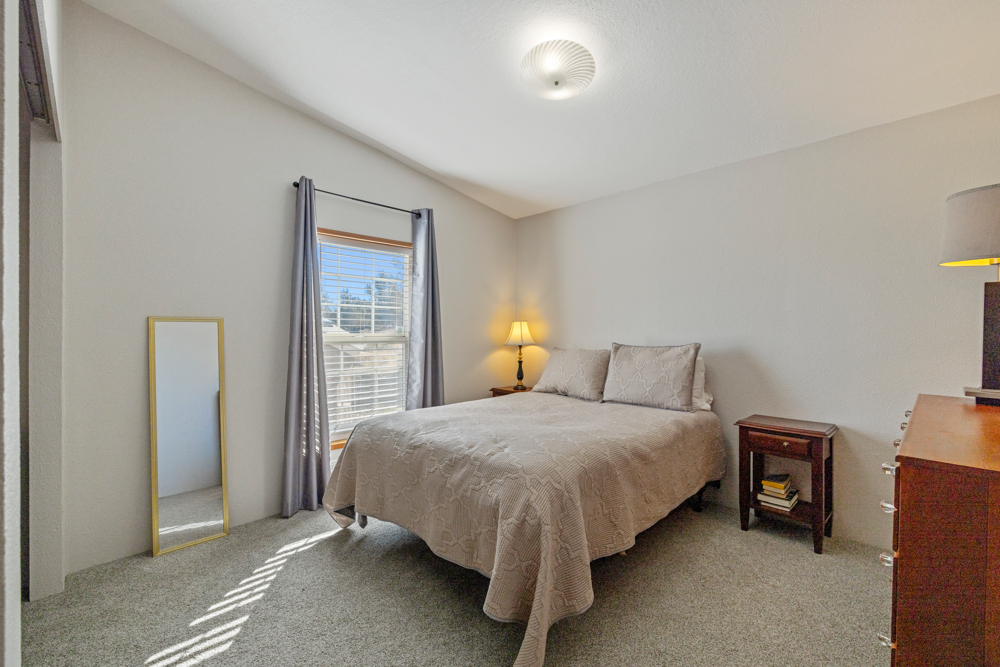 KLAMATH FALLS, Oregon, 97603, United States, 3 Bedrooms Bedrooms, ,2 BathroomsBathrooms,Residential,For Sale,1984310