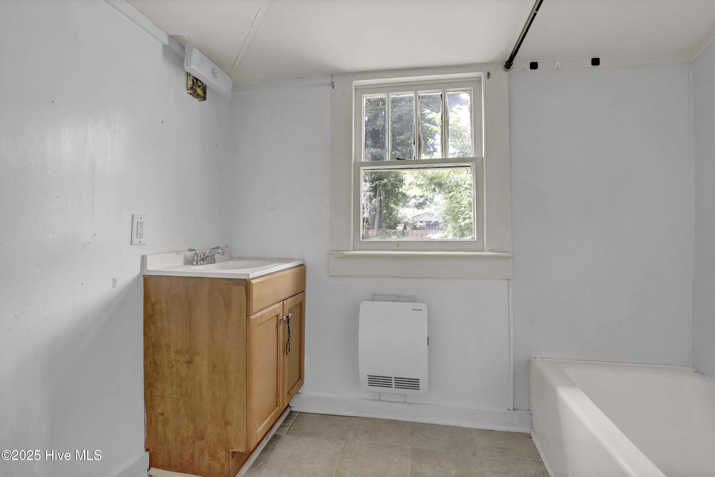 Wilmington, North Carolina, 28405, United States, 3 Bedrooms Bedrooms, ,1 BathroomBathrooms,Residential,For Sale,1866331