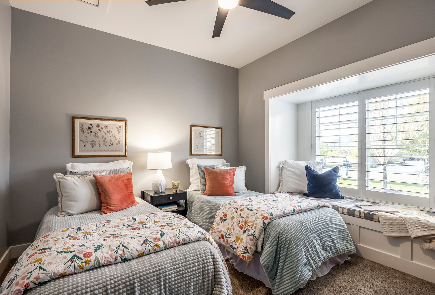  Beautiful Craftsman Rambler With Basement Apartment, Sports Pool and Pool House - 物件實景