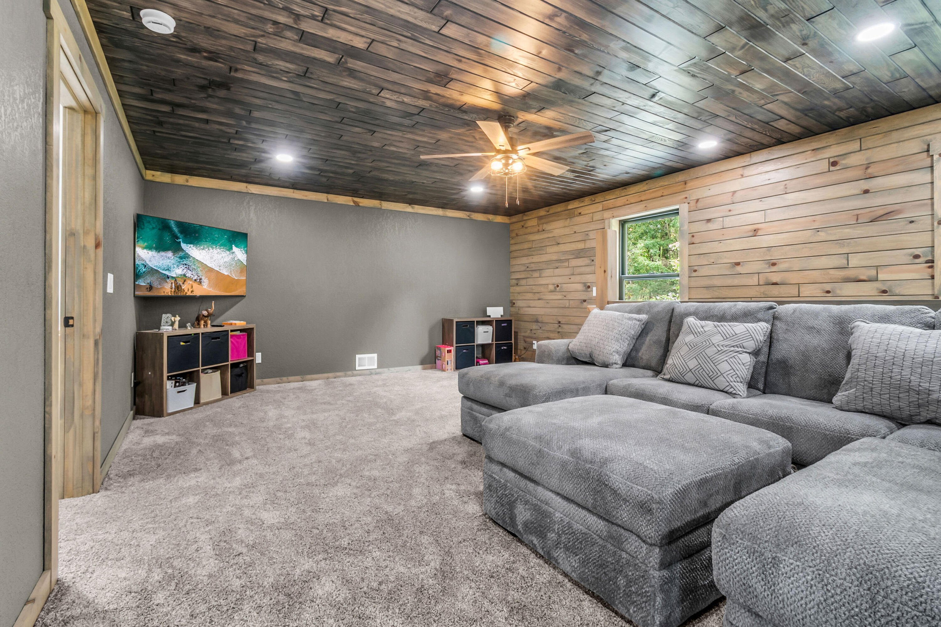 Quincy, Michigan, 49082, United States, 2 Bedrooms Bedrooms, ,3 BathroomsBathrooms,Residential,For Sale,1979767