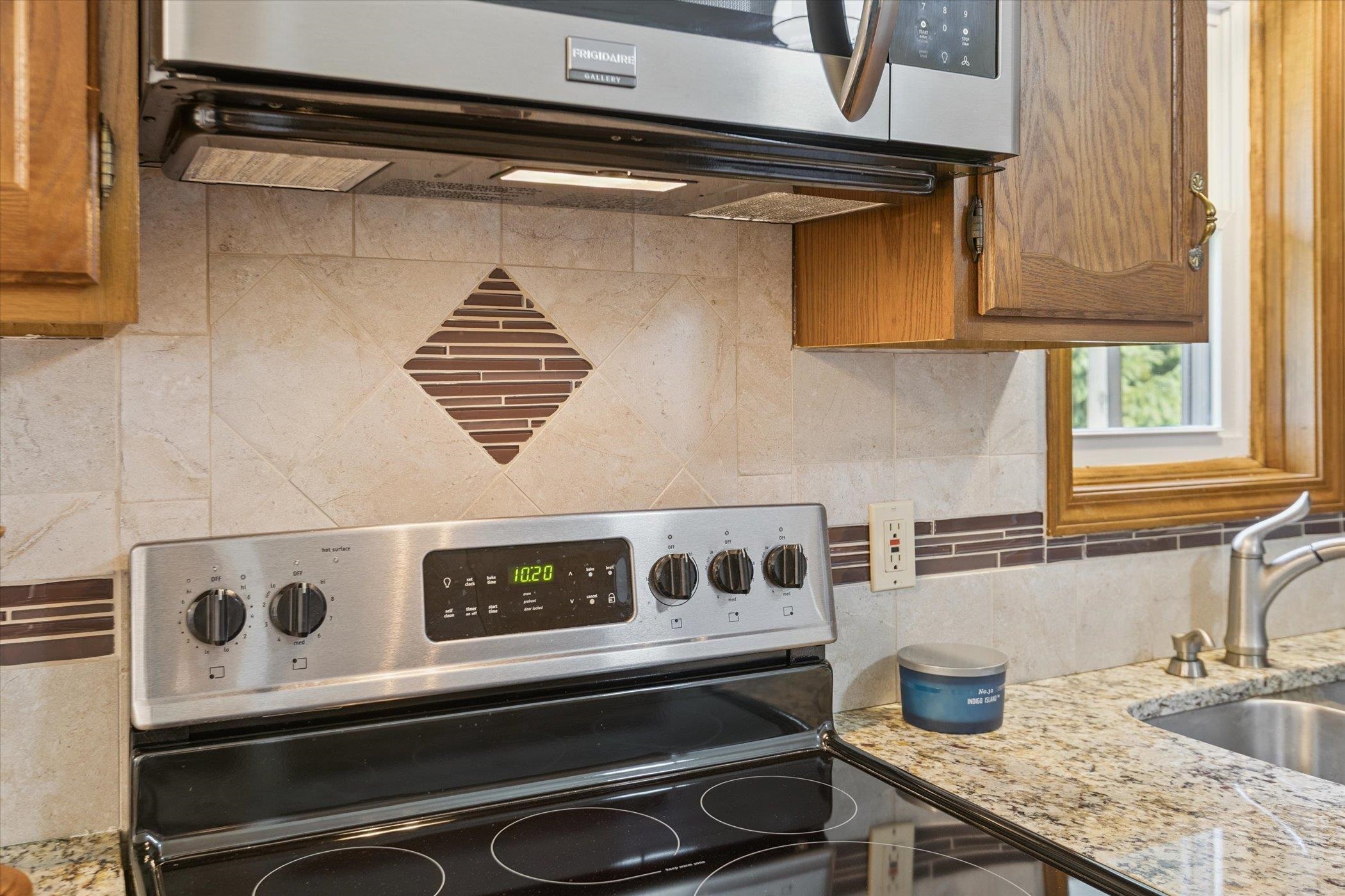 Midland, Michigan, 48640, United States, 3 Bedrooms Bedrooms, ,3 BathroomsBathrooms,Residential,For Sale,1975279