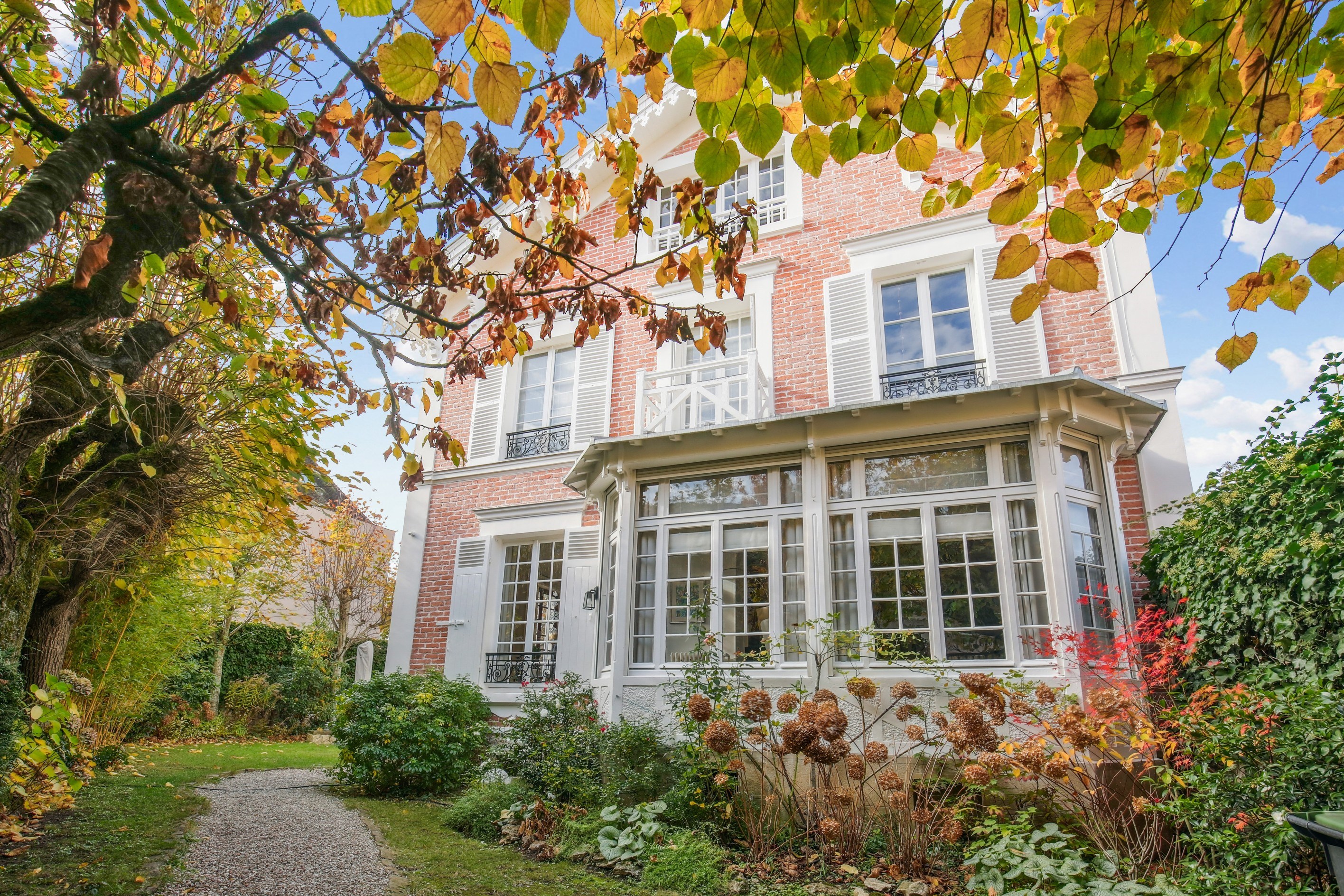  A Rare Character Home in Bougival / La Celle Saint Cloud - 物件實景