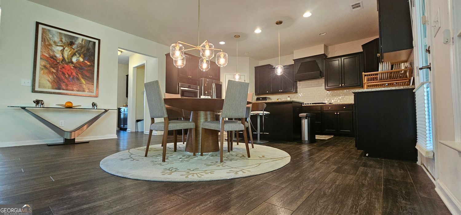 Cumming, Georgia, 30040, United States, 5 Bedrooms Bedrooms, ,5 BathroomsBathrooms,Residential,For Sale,1922351