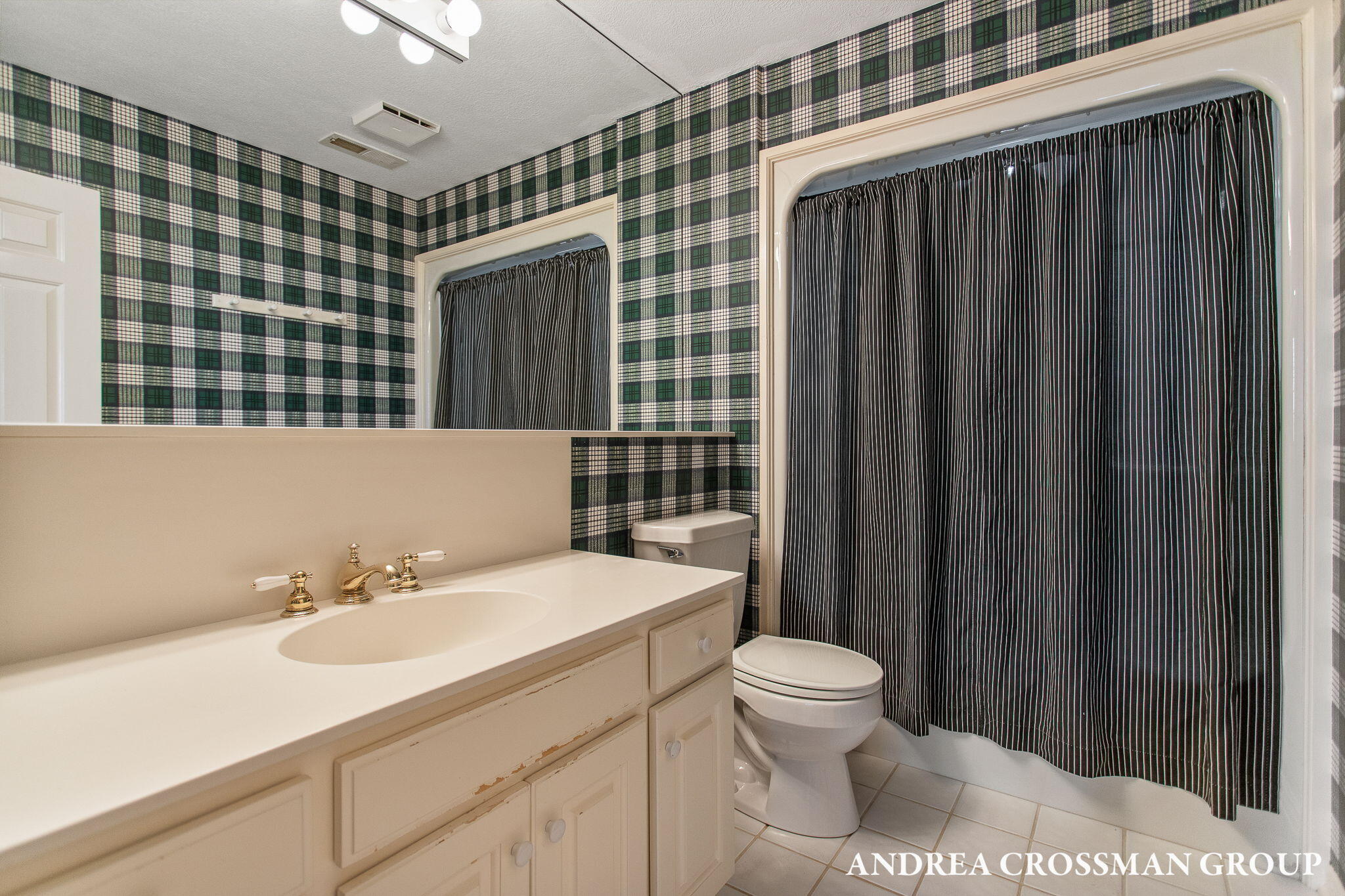 St. Joseph, Michigan, 49085, United States, 4 Bedrooms Bedrooms, ,4 BathroomsBathrooms,Residential,For Sale,1960959