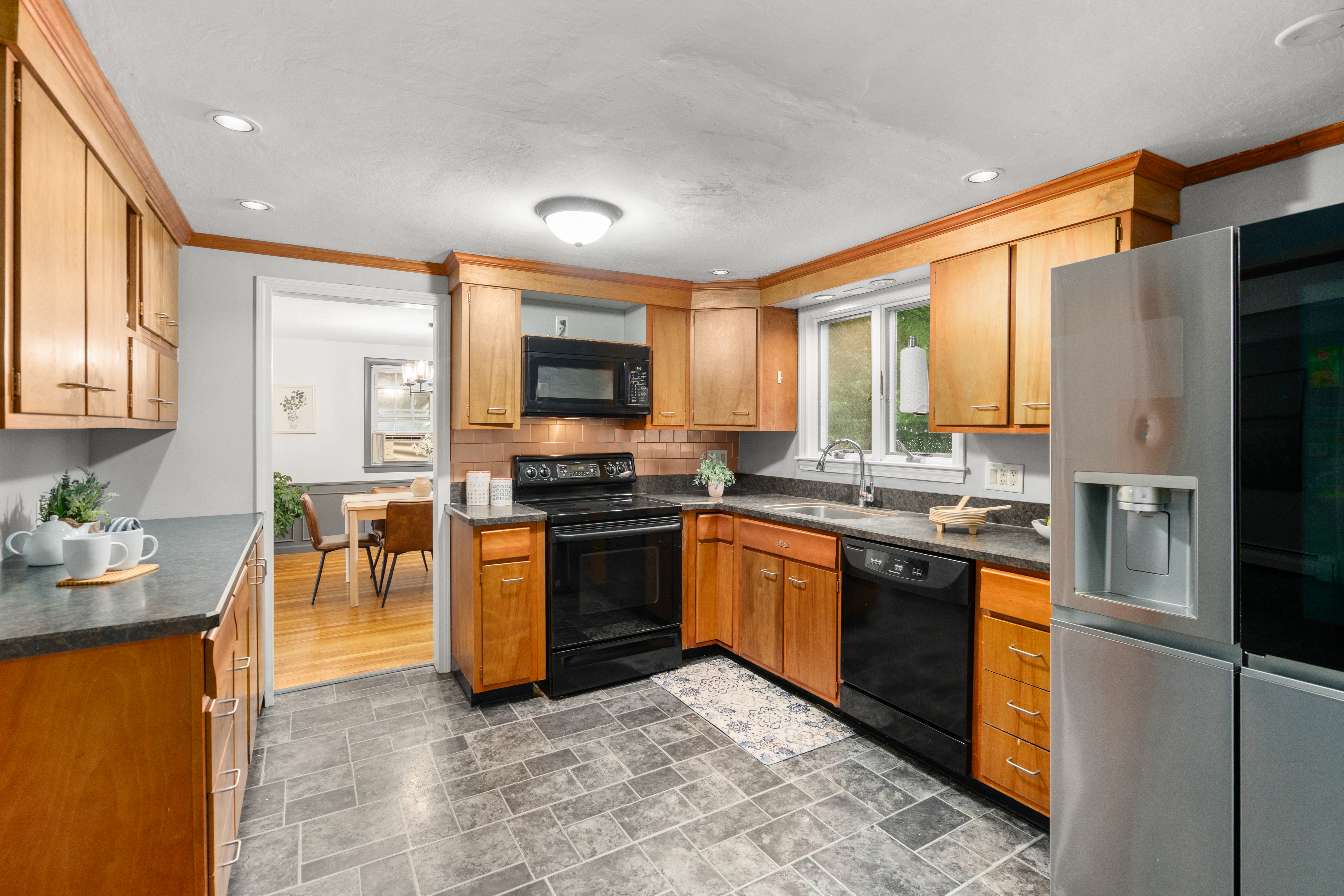  10 Locust Street, Burlington, MA, 01803 - 物件實景