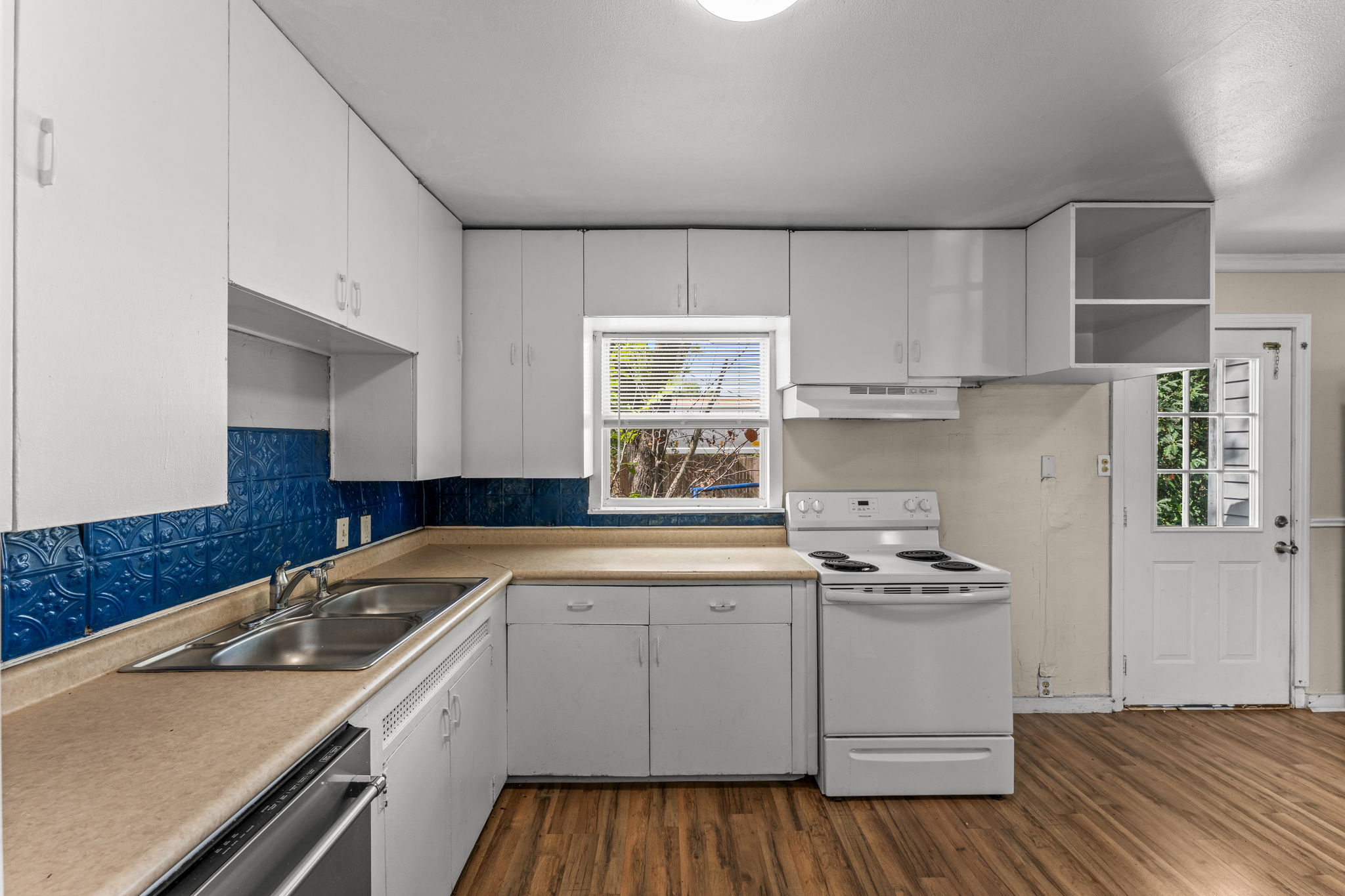 Charming Home, Near Downtown  On a Large Lot, Mature Trees, & No Rear Neighbors - 物件實景