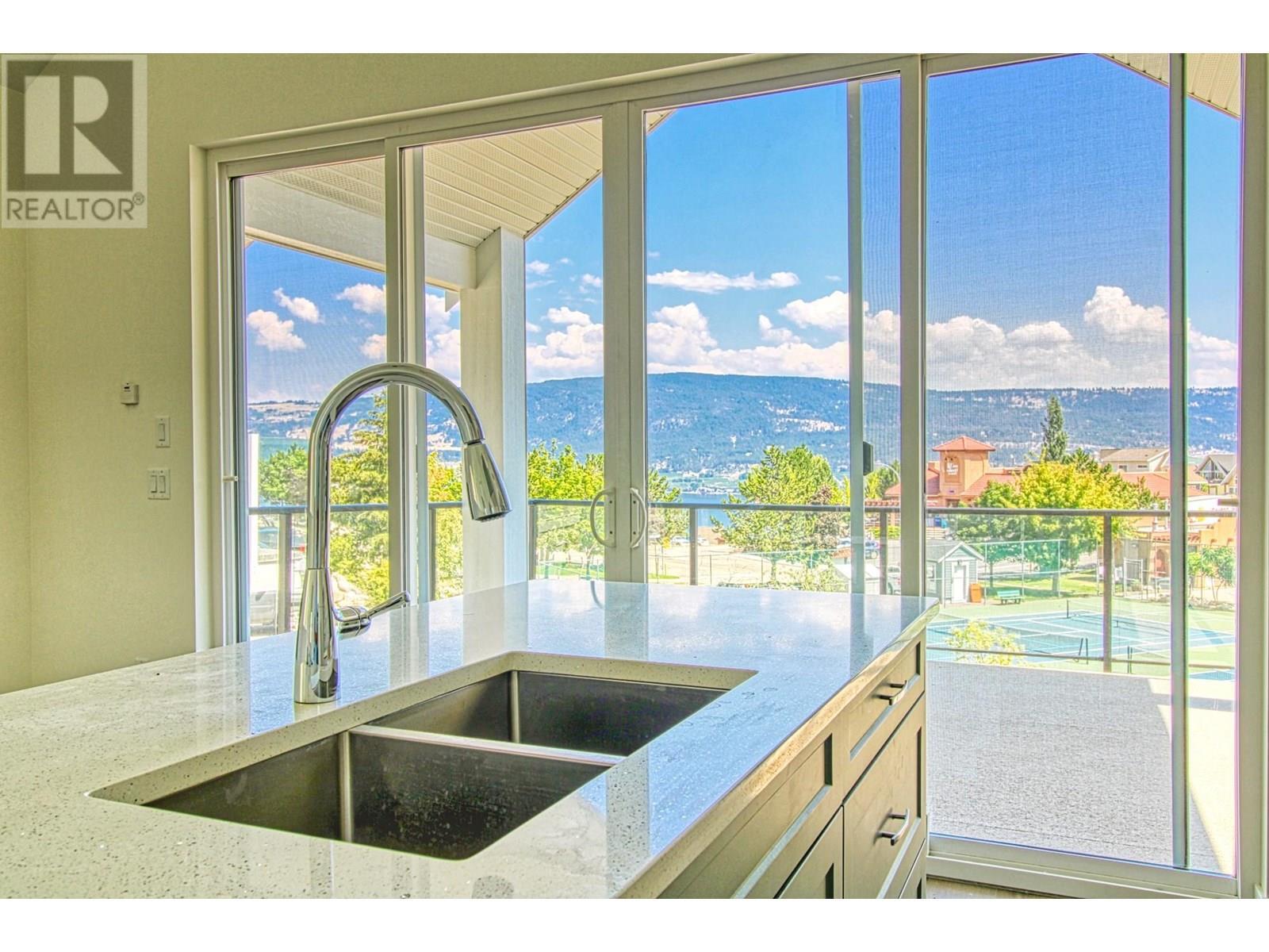KELOWNA, British Columbia, V1Z 3R8, CA, 3 Bedrooms Bedrooms, ,2 BathroomsBathrooms,Residential,For Sale,1897837