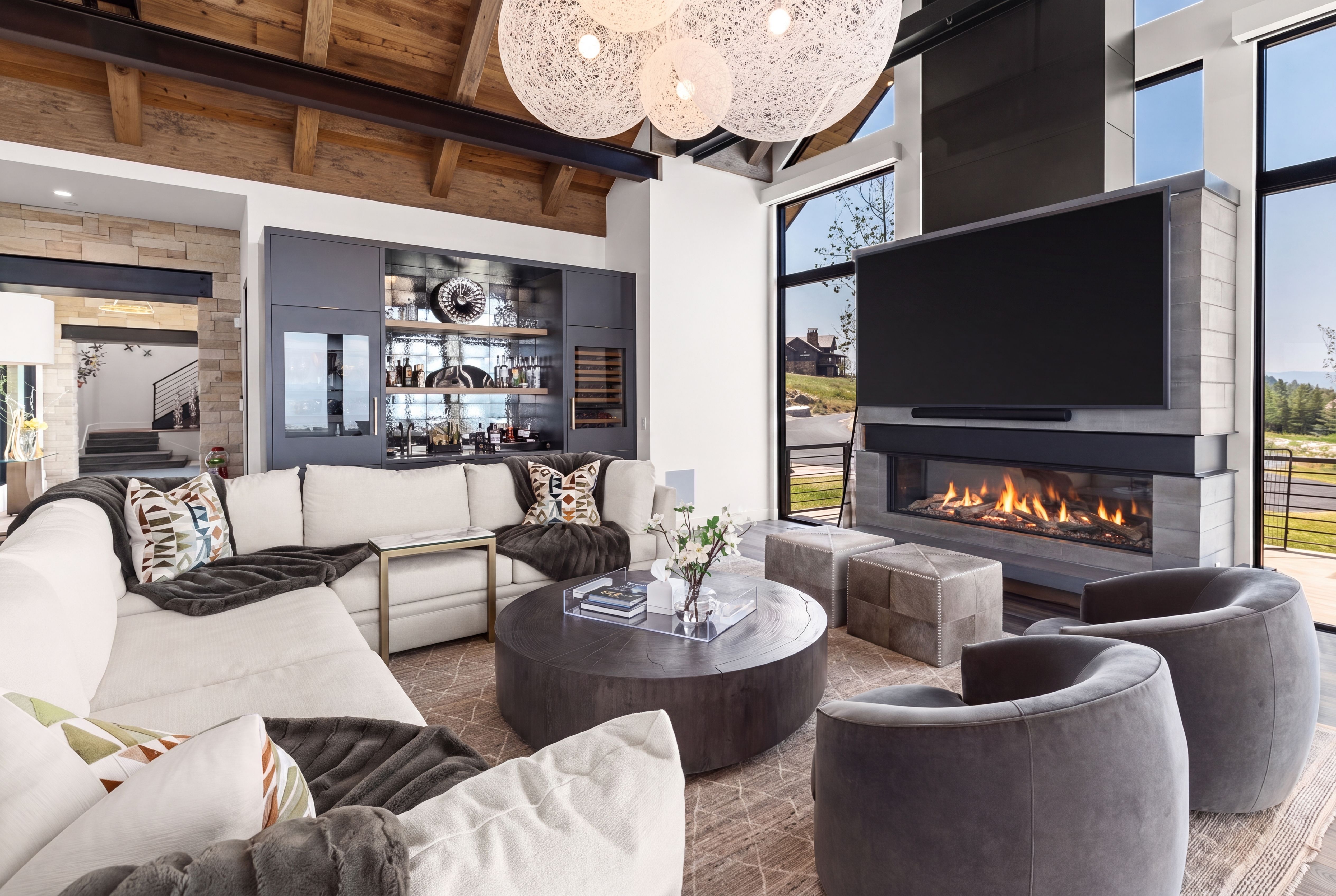  Designed to Embrace Both Grand Entertaining and Everyday Mountain Living - 物件實景