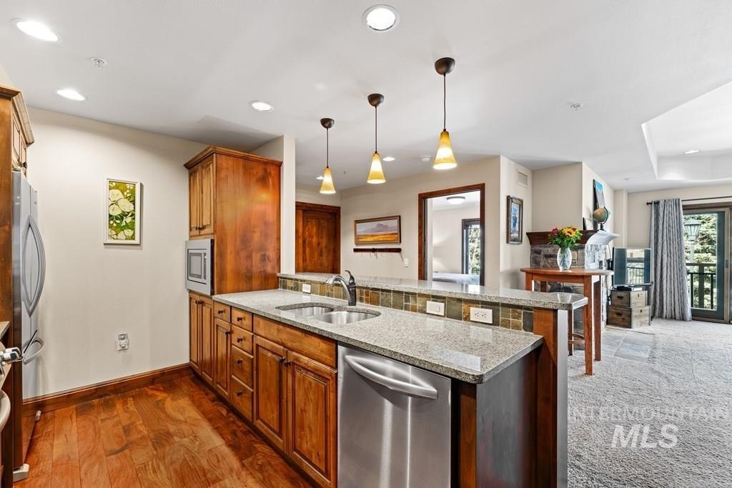 McCall, Idaho, 83638, United States, 2 Bedrooms Bedrooms, ,2 BathroomsBathrooms,Residential,For Sale,1916211
