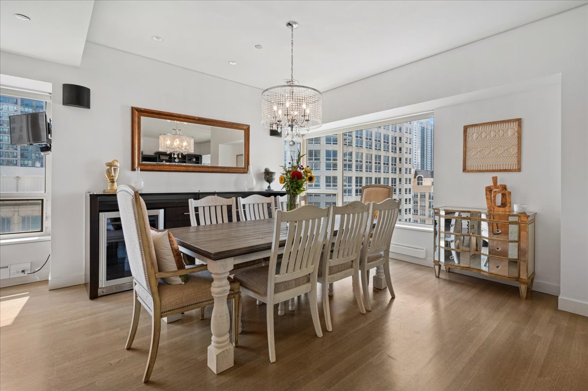 Chicago, Illinois, 60611, United States, 2 Bedrooms Bedrooms, ,3 BathroomsBathrooms,Residential,For Sale,1938726