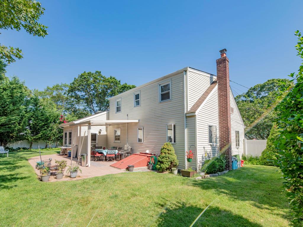 West Islip, New York, 11795, United States, 3 Bedrooms Bedrooms, ,2 BathroomsBathrooms,Residential,For Sale,1923514