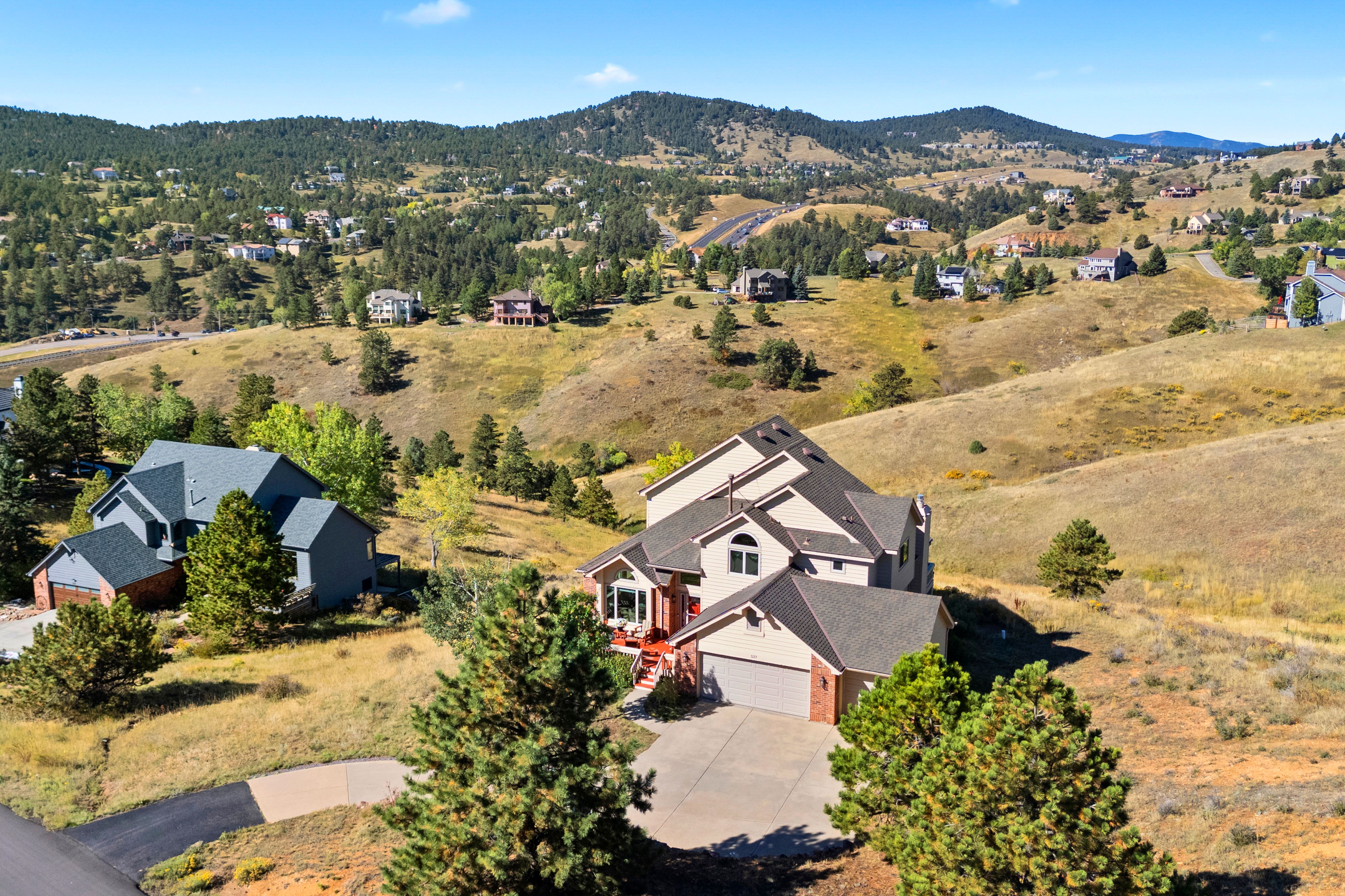  Custom Built Home on a Rolling 1.5 Acre Lot in Highly Desired Paradise Hills - 物件實景