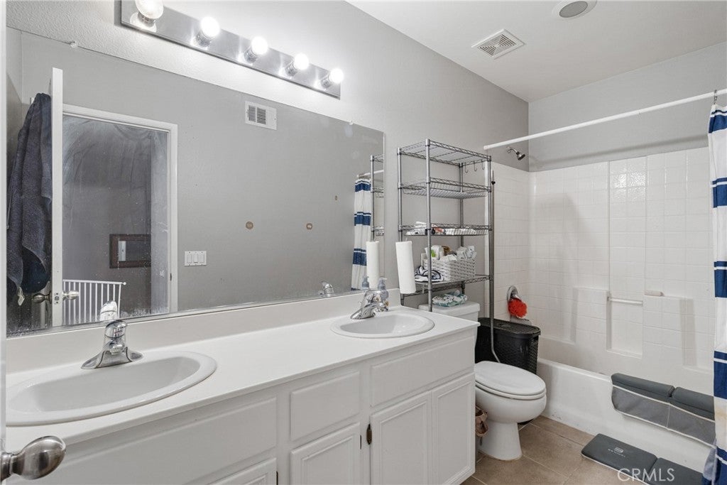 Valencia, California, 91355, United States, 3 Bedrooms Bedrooms, ,3 BathroomsBathrooms,Residential,For Sale,1941622