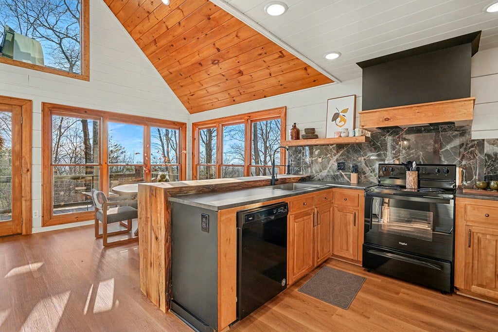 Mineral Bluff, Georgia, 30559, United States, 3 Bedrooms Bedrooms, ,3 BathroomsBathrooms,Residential,For Sale,2006593