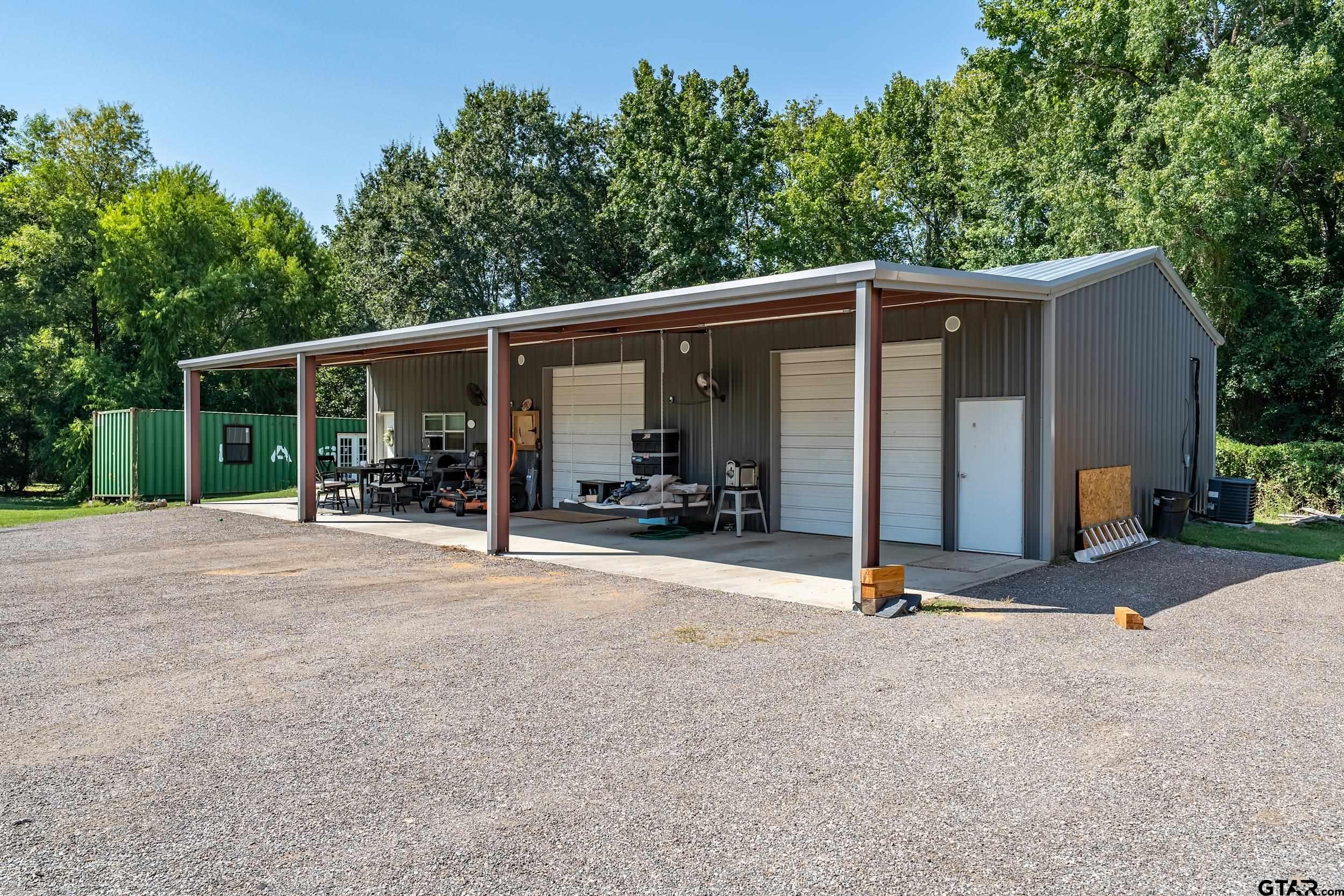 Mineola, Texas, 75773, United States, 3 Bedrooms Bedrooms, ,3 BathroomsBathrooms,Residential,For Sale,1951277