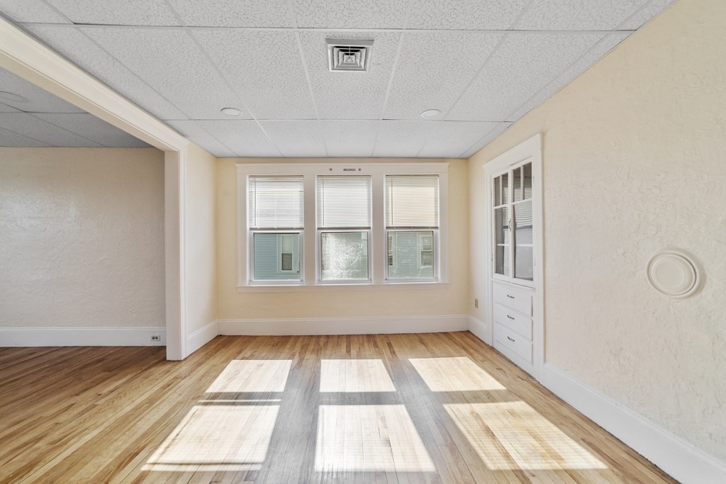 Worcester, Massachusetts, 01603-2339, United States, 9 Bedrooms Bedrooms, ,Residential,For Sale,1979601