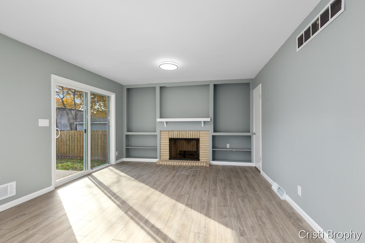 Grand Rapids, Michigan, 49506, United States, 4 Bedrooms Bedrooms, ,3 BathroomsBathrooms,Residential,For Sale,1989098