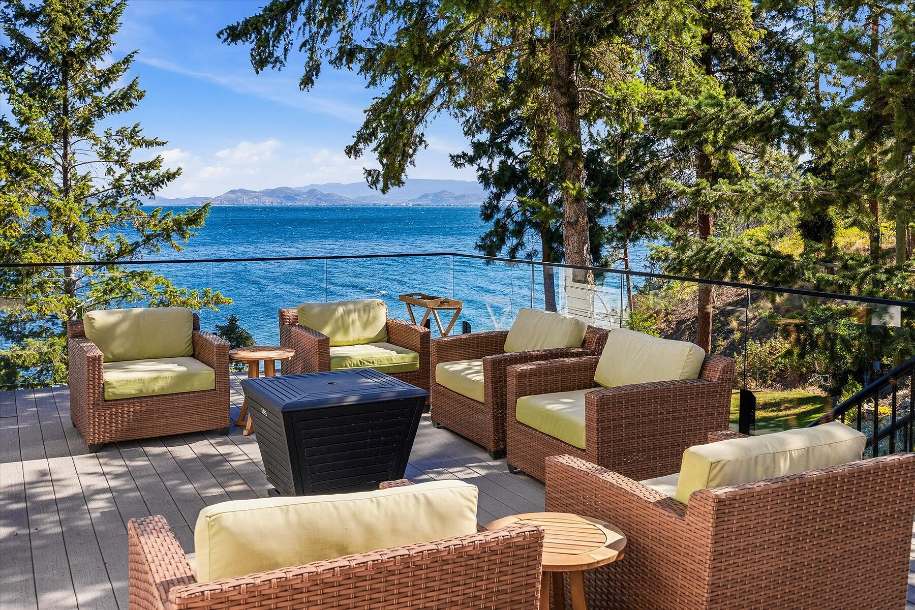  Stunning Home with Privacy - 物件實景