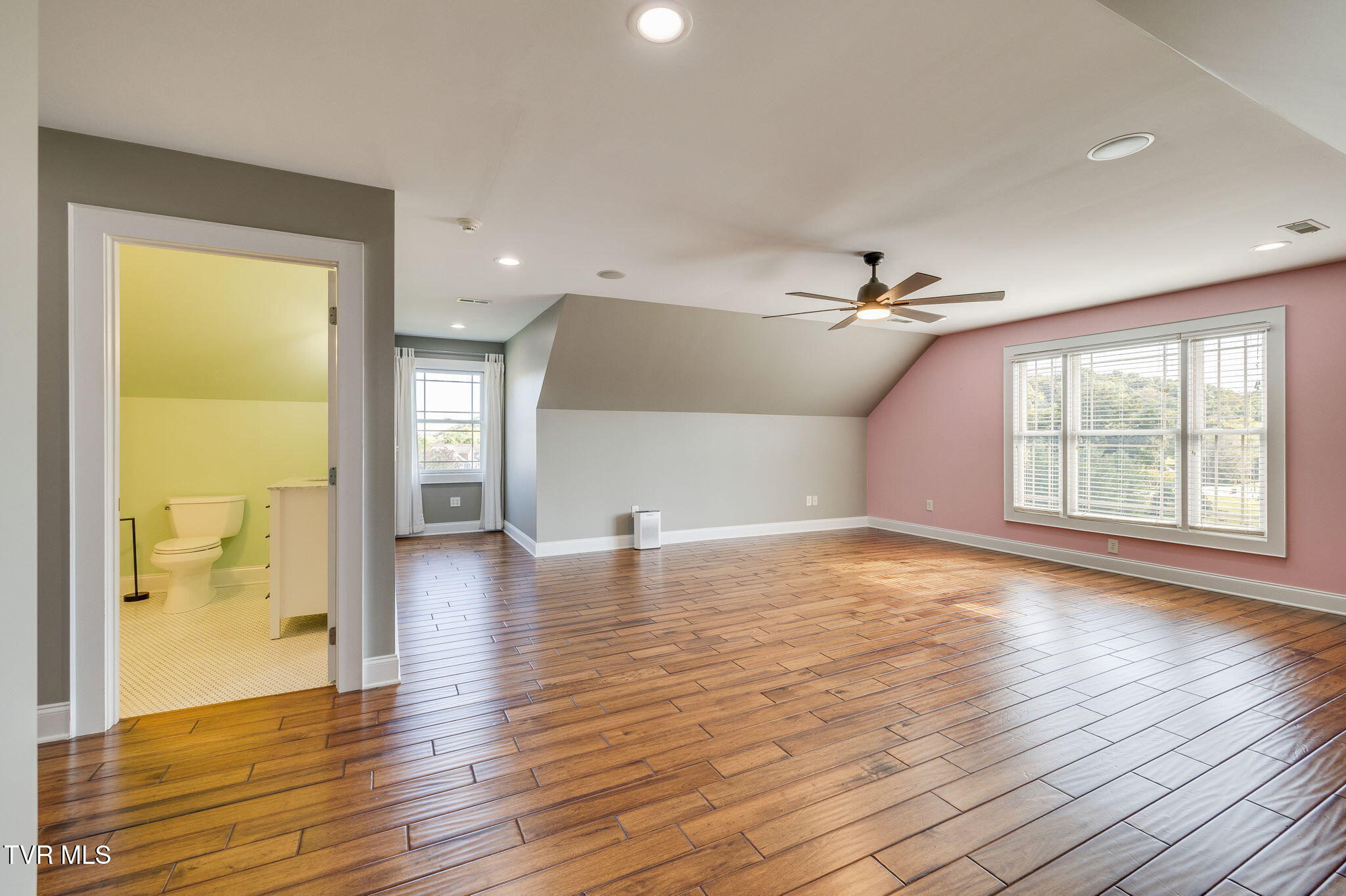 Kingsport, Tennessee, 37664, United States, 5 Bedrooms Bedrooms, ,5 BathroomsBathrooms,Residential,For Sale,1982177