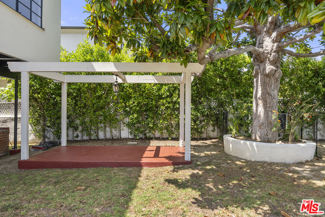 Los Angeles, California, 90036, United States, 4 Bedrooms Bedrooms, ,3 BathroomsBathrooms,Residential,For Sale,1849800