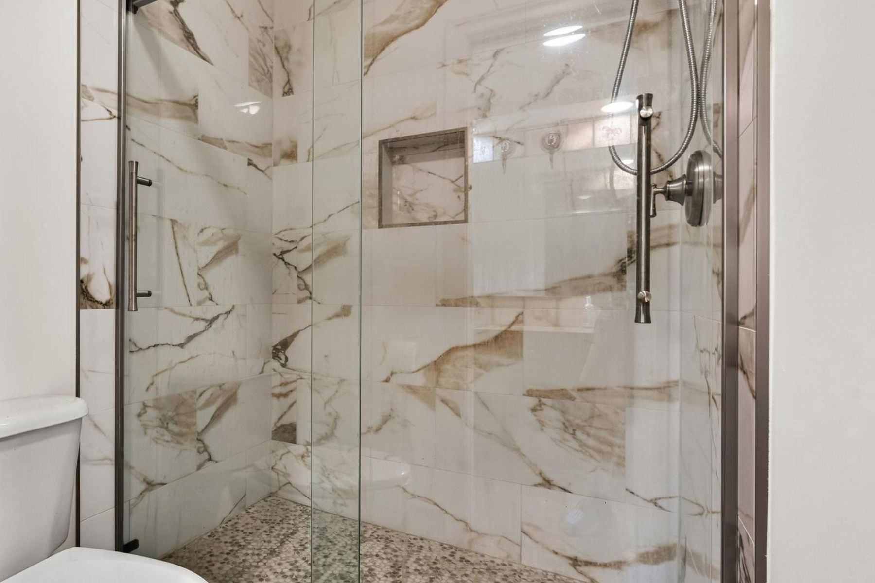  10217 Cedar Pond Drive, Vienna, VA, 22182 - 物件實景
