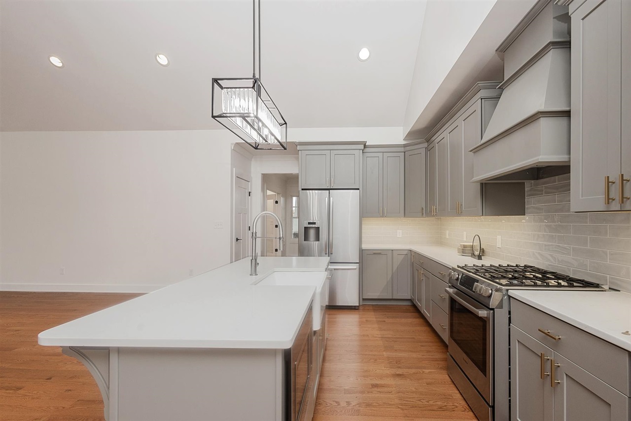 Bowling Green, Kentucky, 42103, United States, 4 Bedrooms Bedrooms, ,5 BathroomsBathrooms,Residential,For Sale,1991774