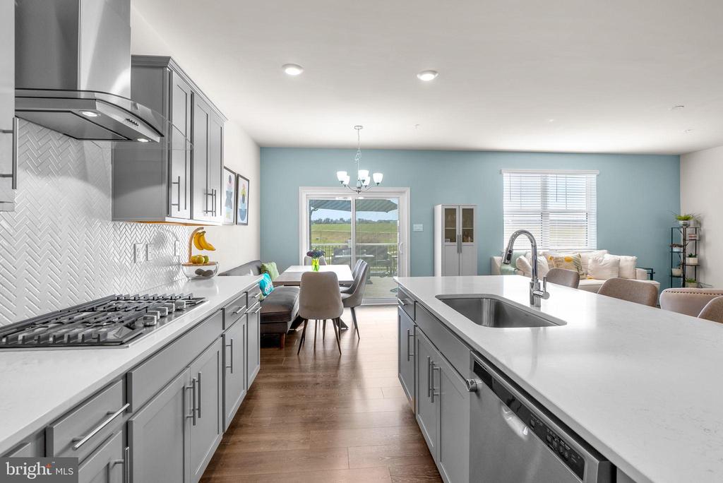 Frederick, Maryland, 21701, United States, 5 Bedrooms Bedrooms, ,4 BathroomsBathrooms,Residential,For Sale,1987107