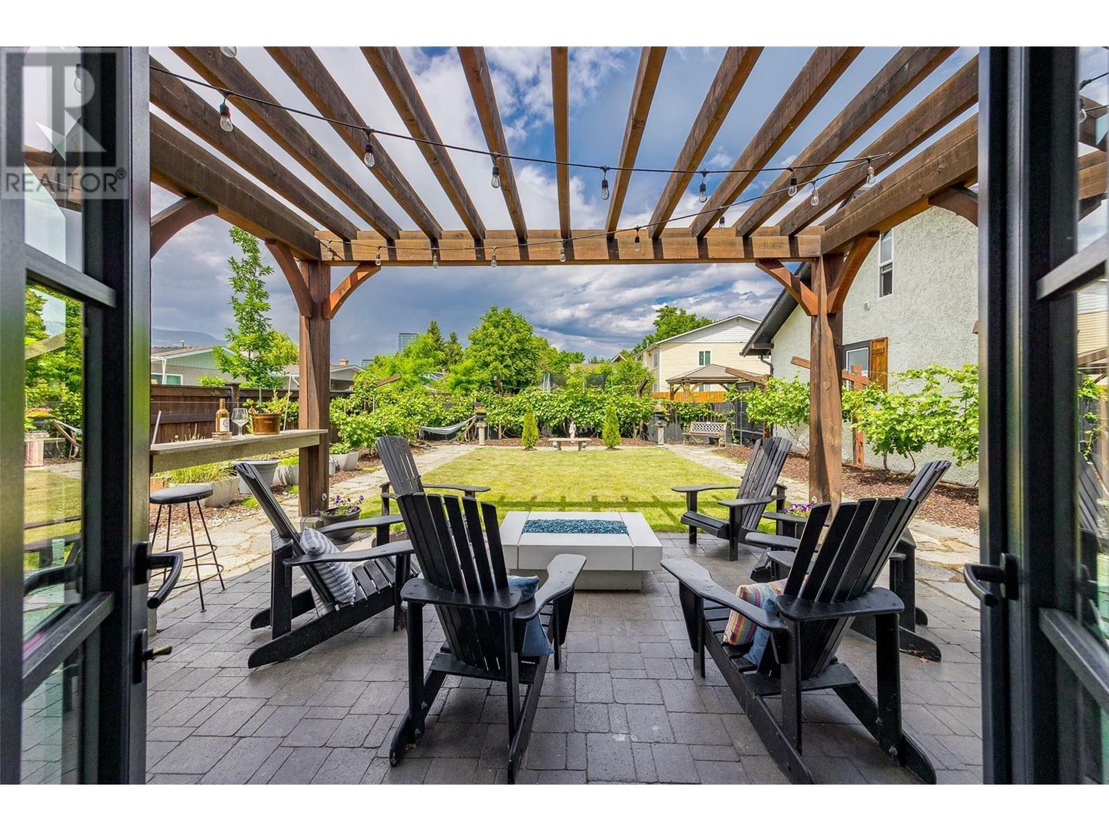 KELOWNA, British Columbia, V1Y 5N3, CA, 6 Bedrooms Bedrooms, ,4 BathroomsBathrooms,Residential,For Sale,1883056