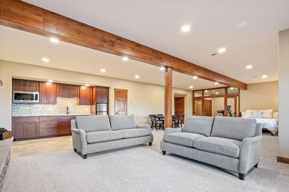 Clancy, Montana, 59634, United States, 6 Bedrooms Bedrooms, ,5 BathroomsBathrooms,Residential,For Sale,1873825