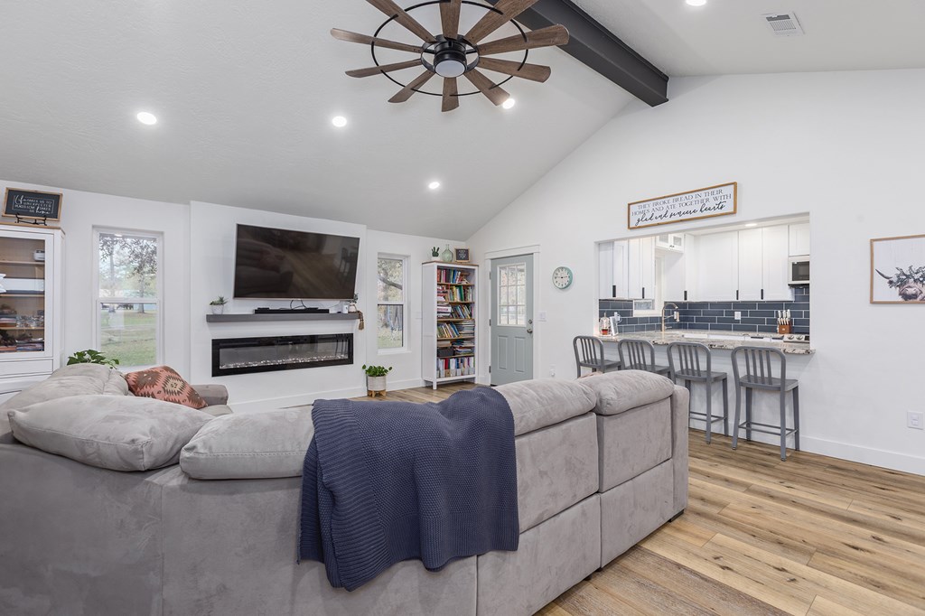 Huntington, Texas, 75949, United States, 4 Bedrooms Bedrooms, ,3 BathroomsBathrooms,Residential,For Sale,2009235