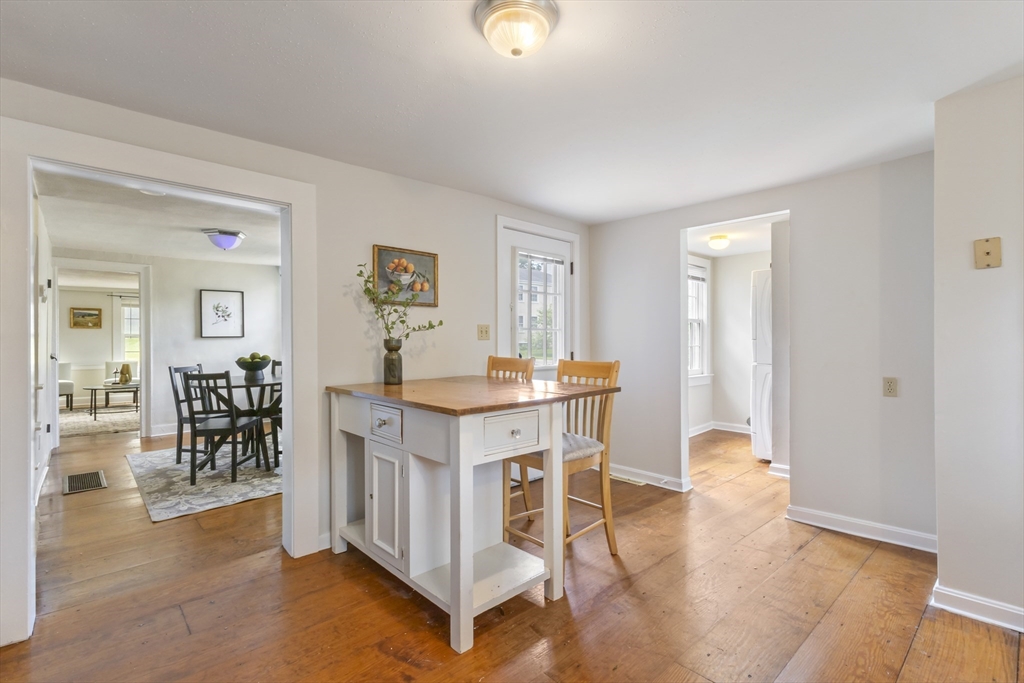 Hingham, Massachusetts, 02043, United States, 4 Bedrooms Bedrooms, ,3 BathroomsBathrooms,Residential,For Sale,1881278